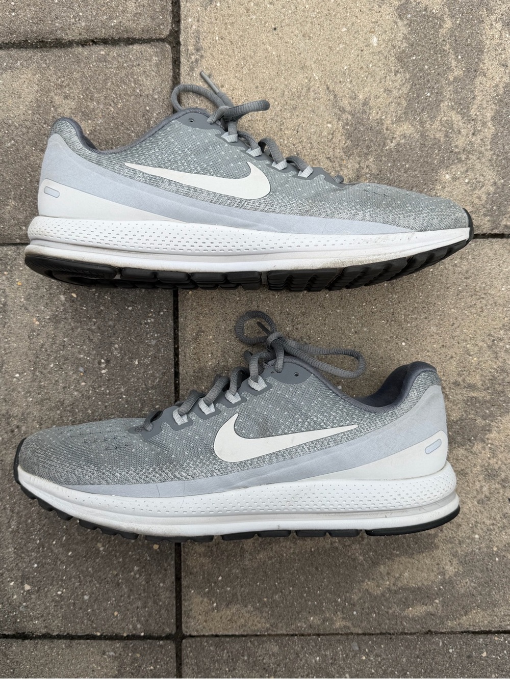 Nike Air Zoom Vomero #13 model number 922908-003. Size: Men’s US 9.5.